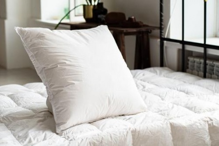 ПУХОВАЯ ПОДУШКА, СРЕДНЯЯ «ГЛОРИЯ», 68X68 СМ